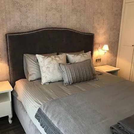 W Centrum Krakowa Arianska 6 *